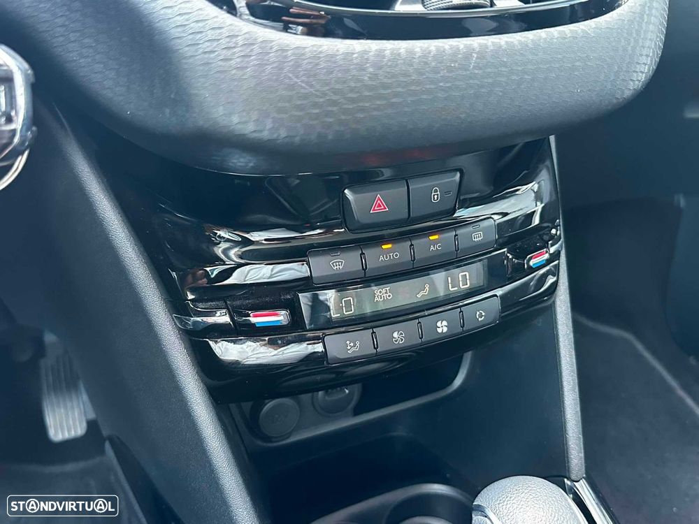 Peugeot 2008 1.2 PureTech Allure EAT6 - 11