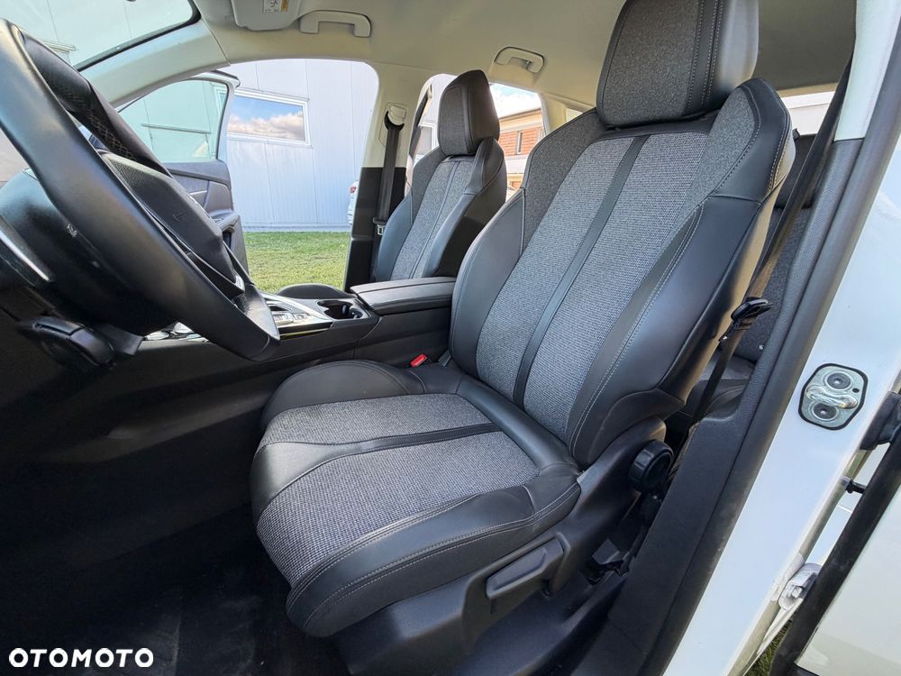 Peugeot 3008 PureTech 130 Stop & Start GPF EAT8 Allure - 17