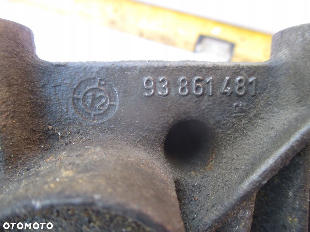 łapa mocowanie 8200798760 trafic vivaro 2.0 dci - 5