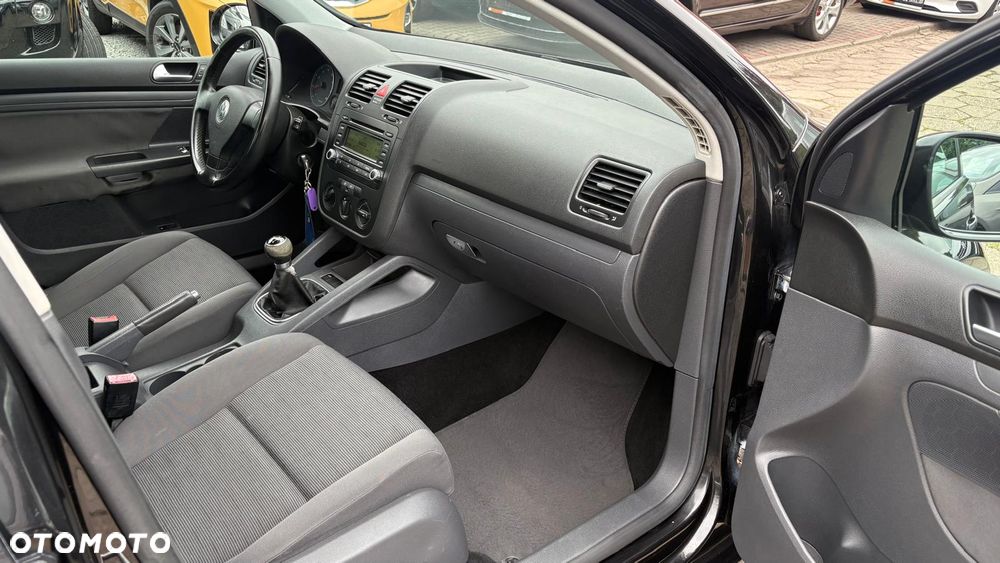 Volkswagen Golf 1.6 FSI Tour Edition - 7