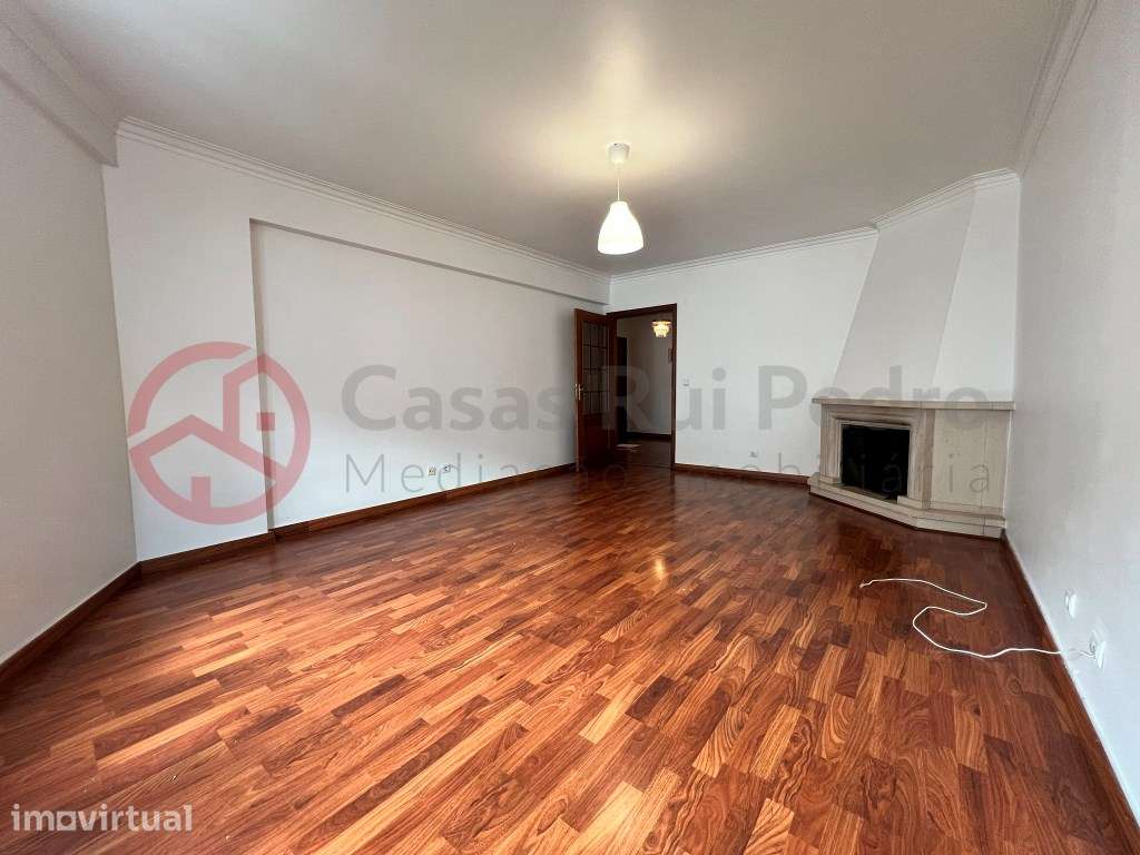 Apartamento T3 com garagem e arrecadação em Santa Marta do Pinhal, ... - Grande imagem: 3/49