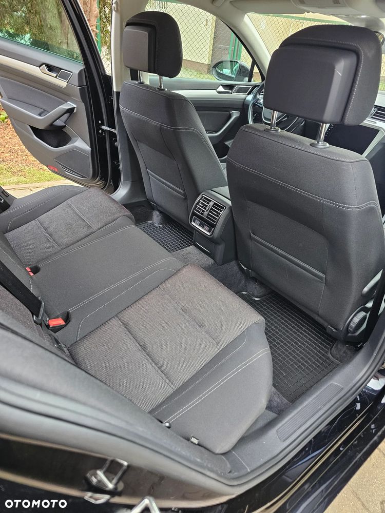 Volkswagen Passat - 14