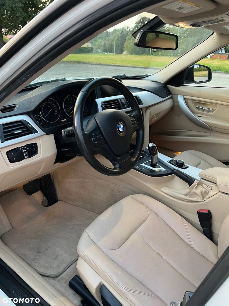 BMW Seria 3 320i - 11