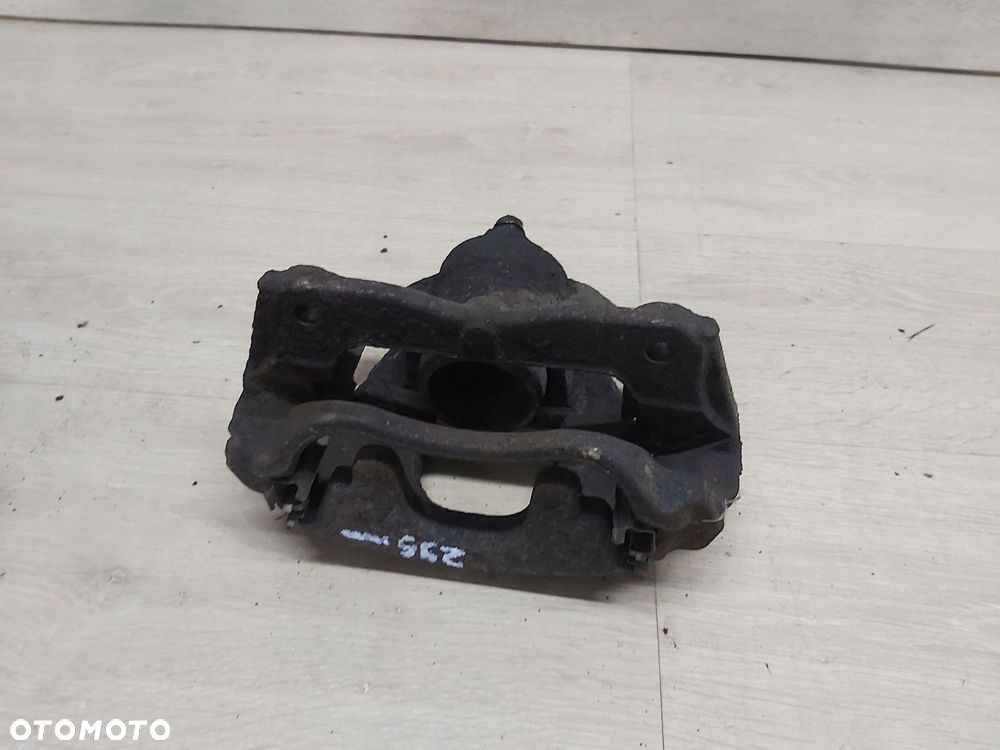 Toyota AVENSIS T27 zacisk jarzmo prawy przód 295mm - 2