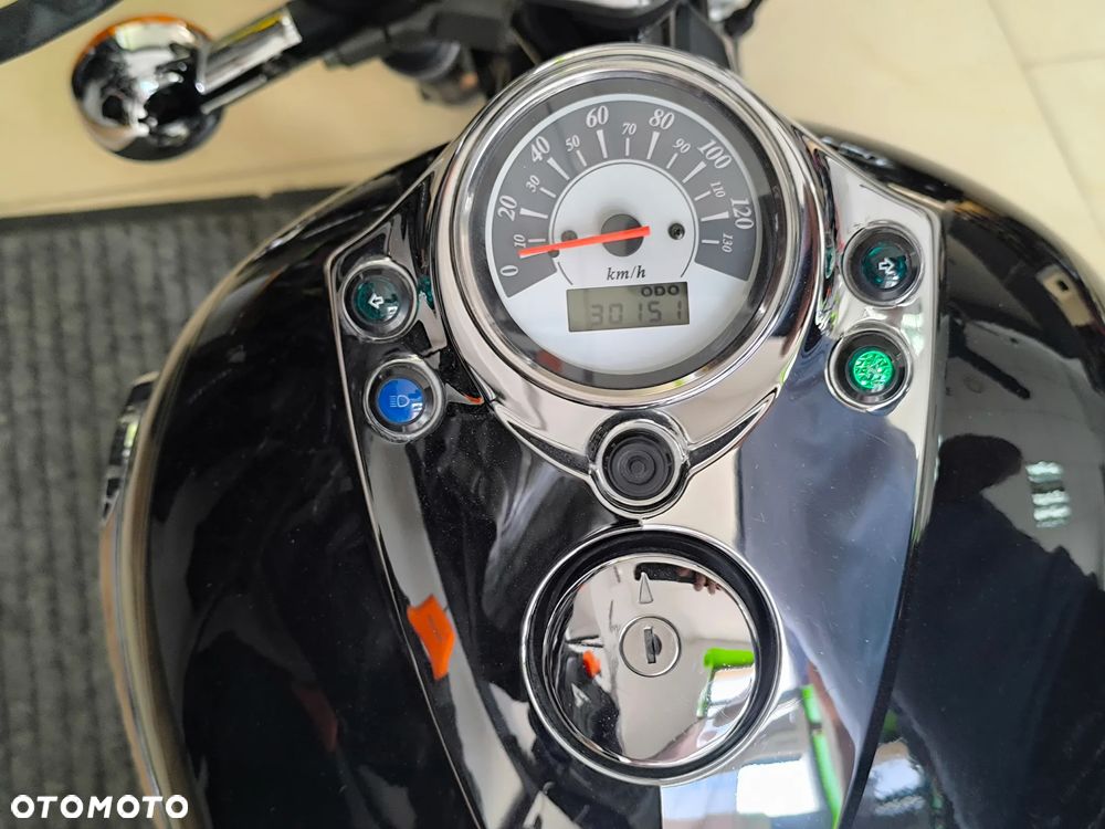 Suzuki Intruder - 13