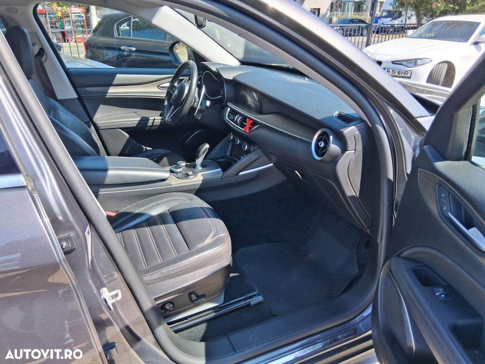 Alfa Romeo Stelvio - 12