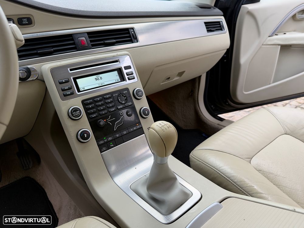 Volvo V70 2.4 D5 Momentum - 39