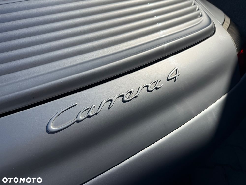 Porsche 911 Carrera 4 - 30