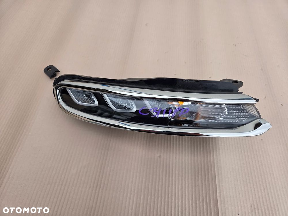 Światło do jazdy dziennej DRL LED prawe Citroen C3 III  9820877880 - 1