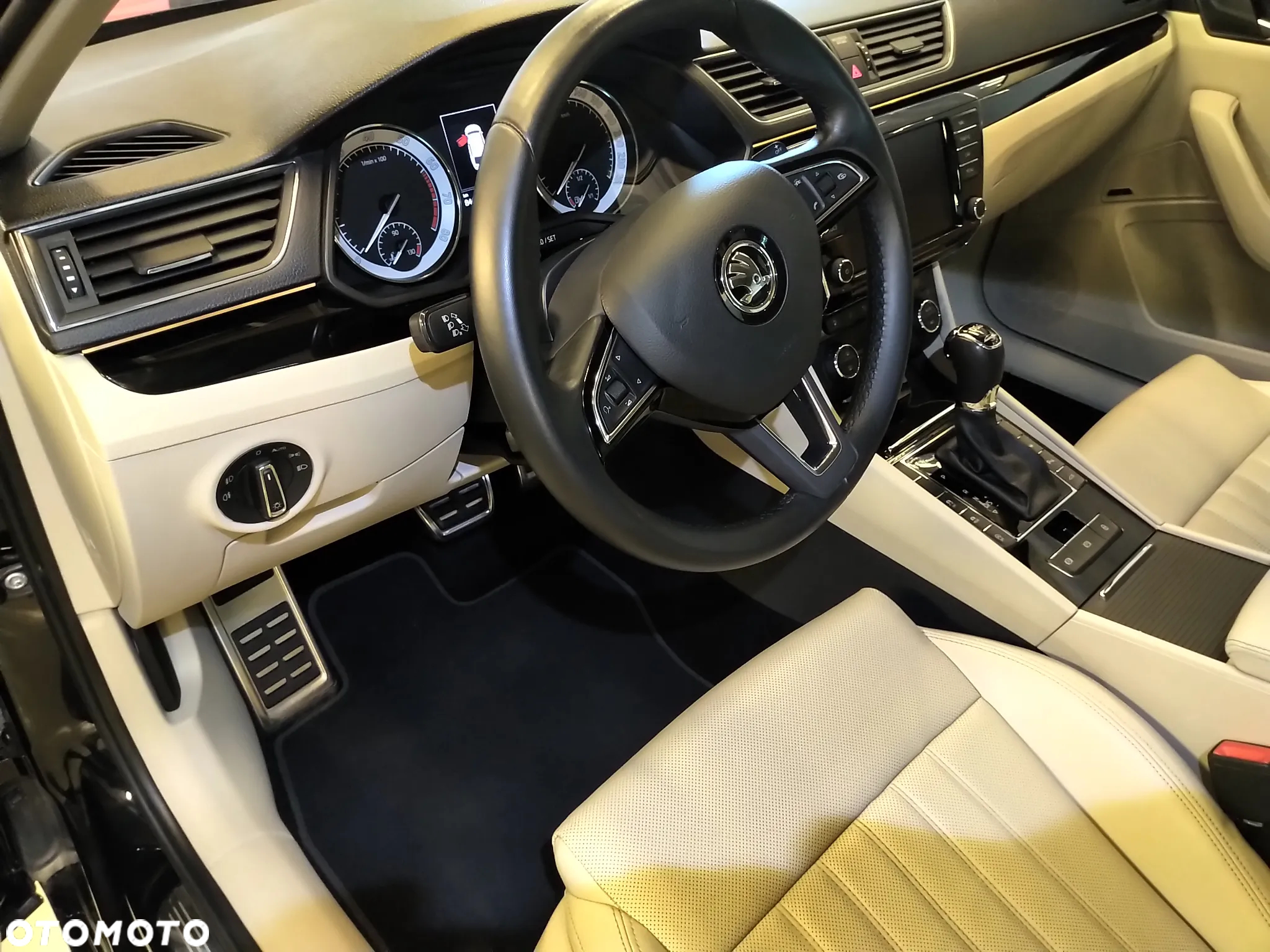 Skoda Superb 2.0 TSI 4x4 L&K DSG - 11