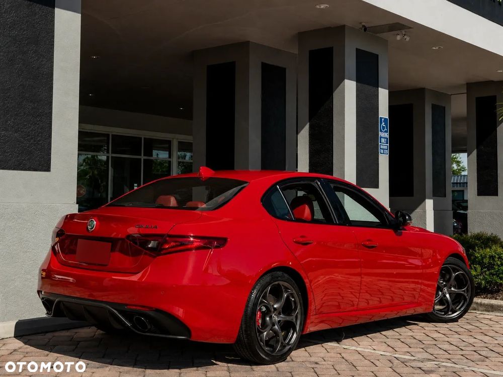 Alfa Romeo Giulia 2.0 Turbo 16V AT8 Veloce Ti - 4