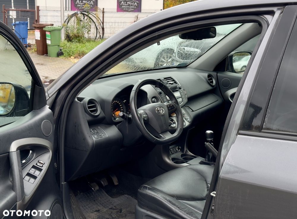 Toyota RAV4 - 10