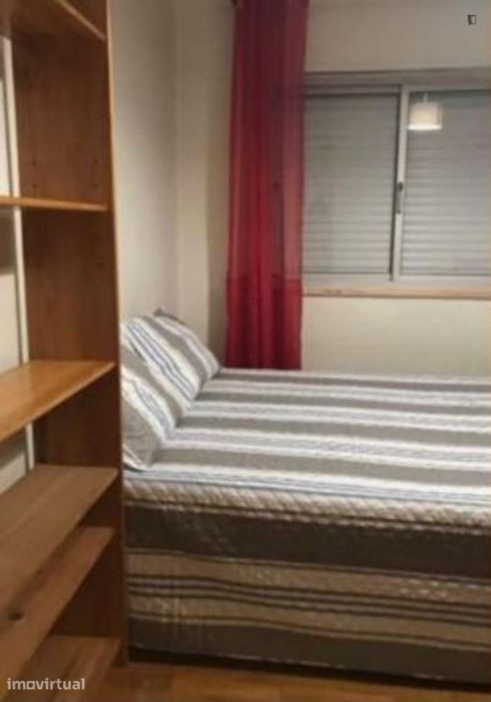 Quarto - localizado em Alto de São João Coimbra - Grande imagem: 2/13