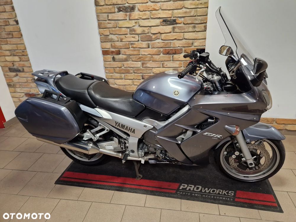 Yamaha FJR - 2