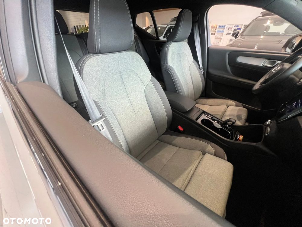 Volvo XC 40 B4 AWD Plus Dark - 14