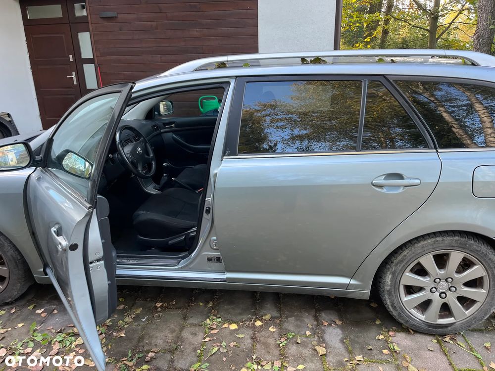 Toyota Avensis 1.8 VVT-i Luna - 4