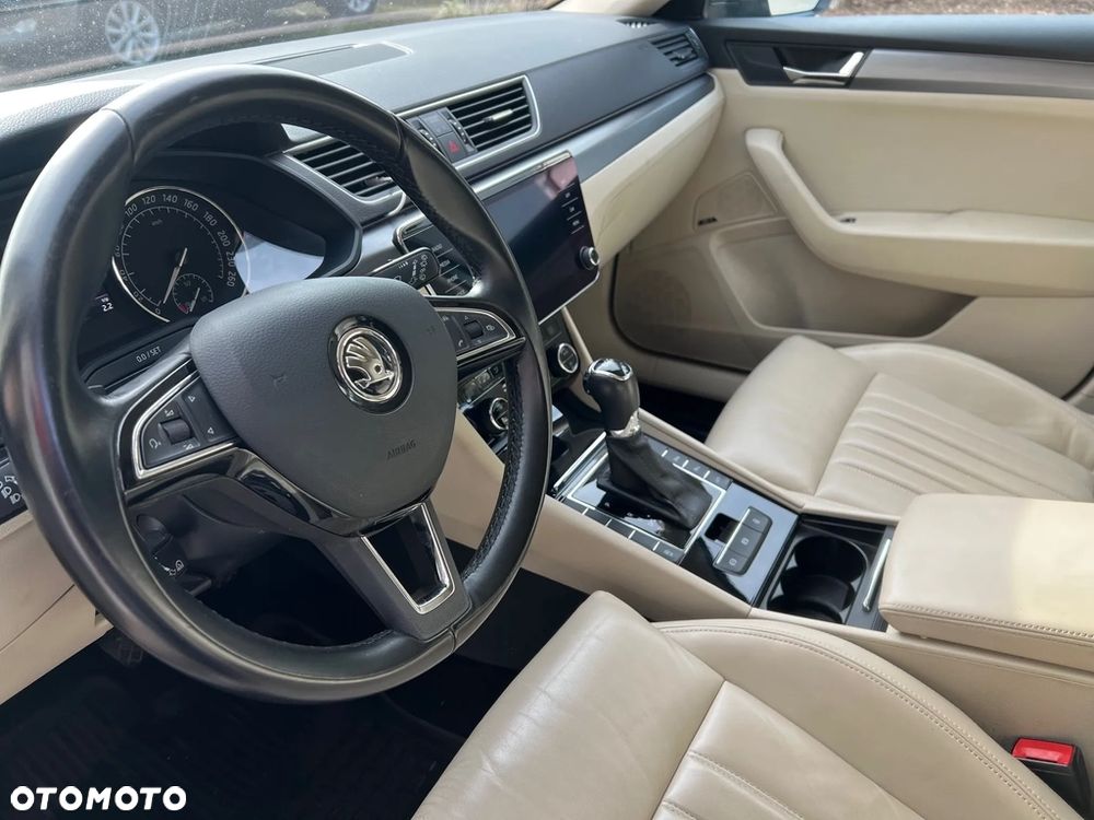 Skoda Superb 2.0 TDI DSG Premium Edition - 7