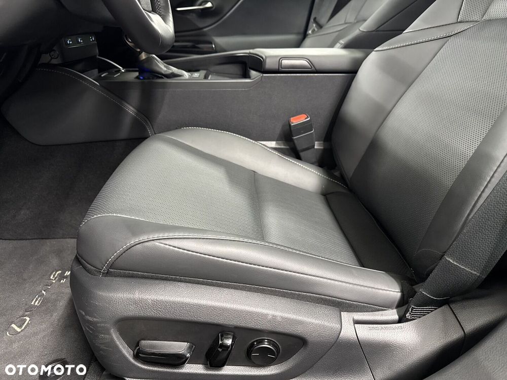 Lexus ES 300h Business Edition - 16
