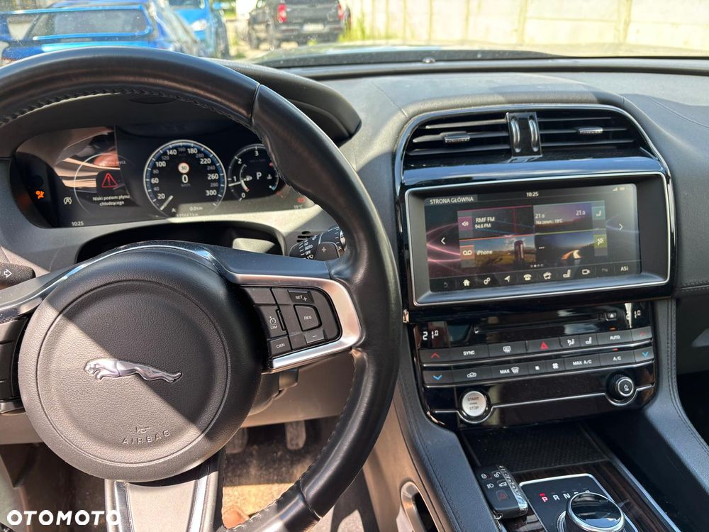 Jaguar F-Pace 20d AWD Prestige - 16