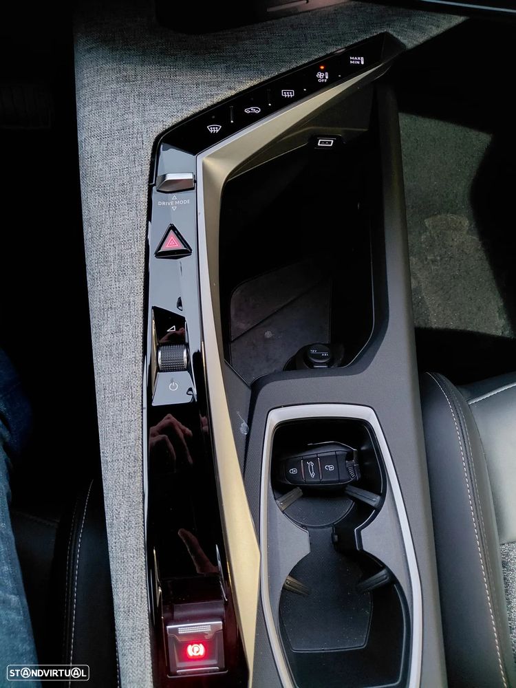 Peugeot 3008 1.2 Hybrid Allure e-DCS6 - 22