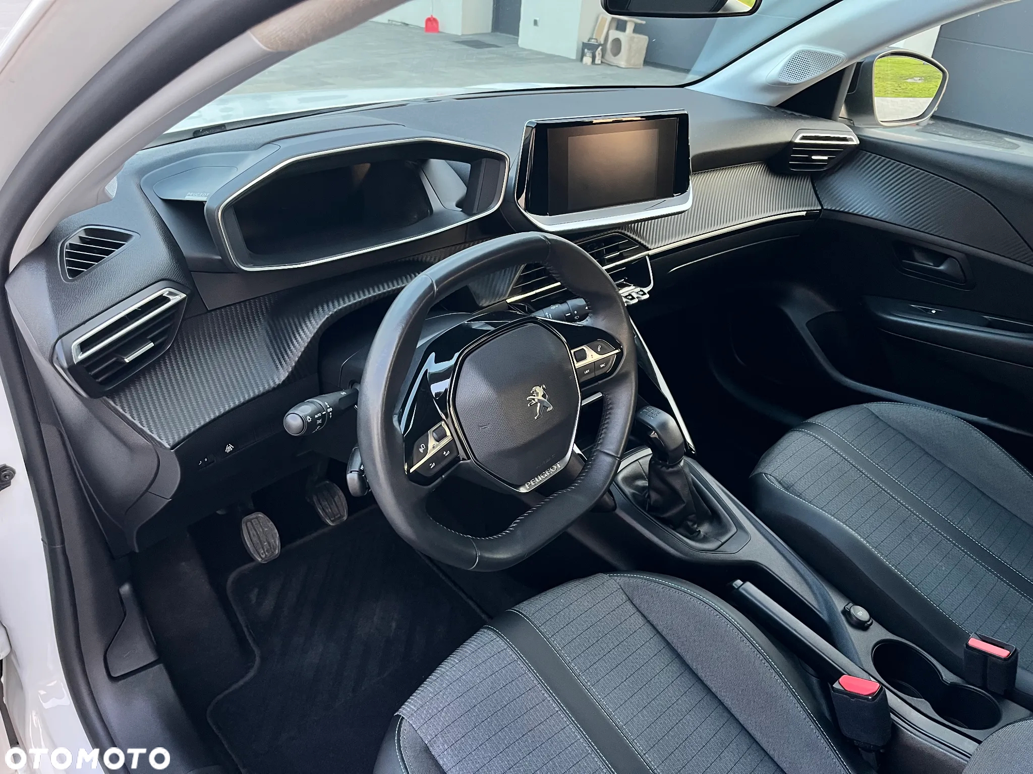 Peugeot 208 - 12