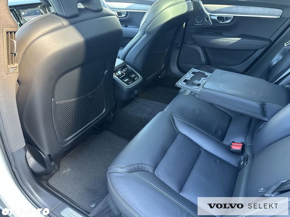 Volvo V90 Cross Country B5 B AWD Ultimate - 32