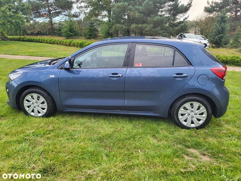 Kia Rio 1.2 L - 6
