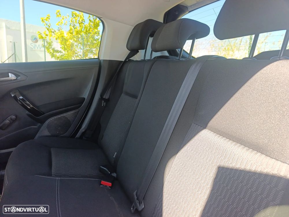 Peugeot 208 1.2 PureTech Style - 19