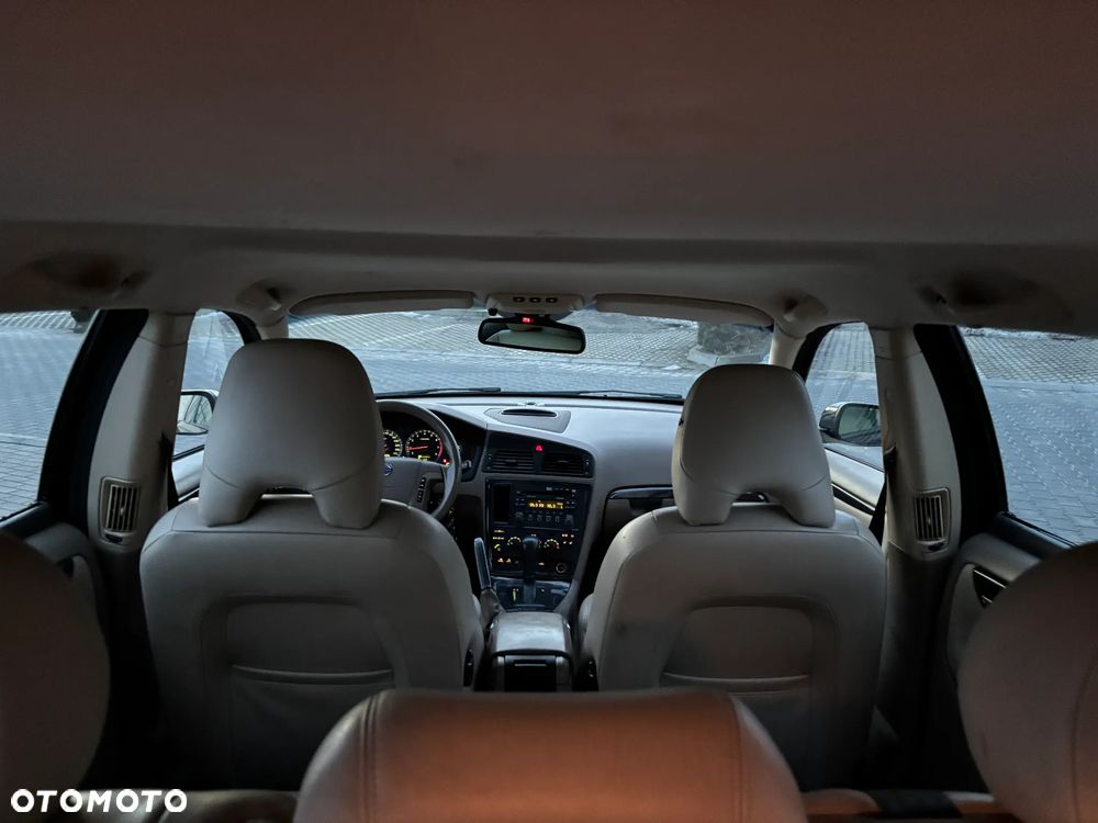 Volvo V70 2.4 Momentum - 11