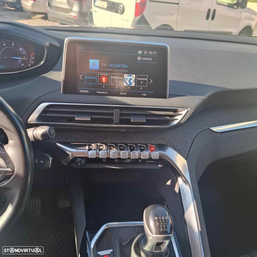 Peugeot 3008 1.5 BlueHDi Allure Pack — fotografia 23
