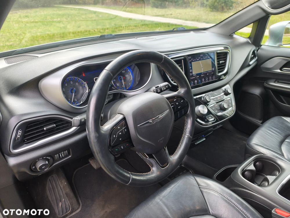 Chrysler Pacifica - 24