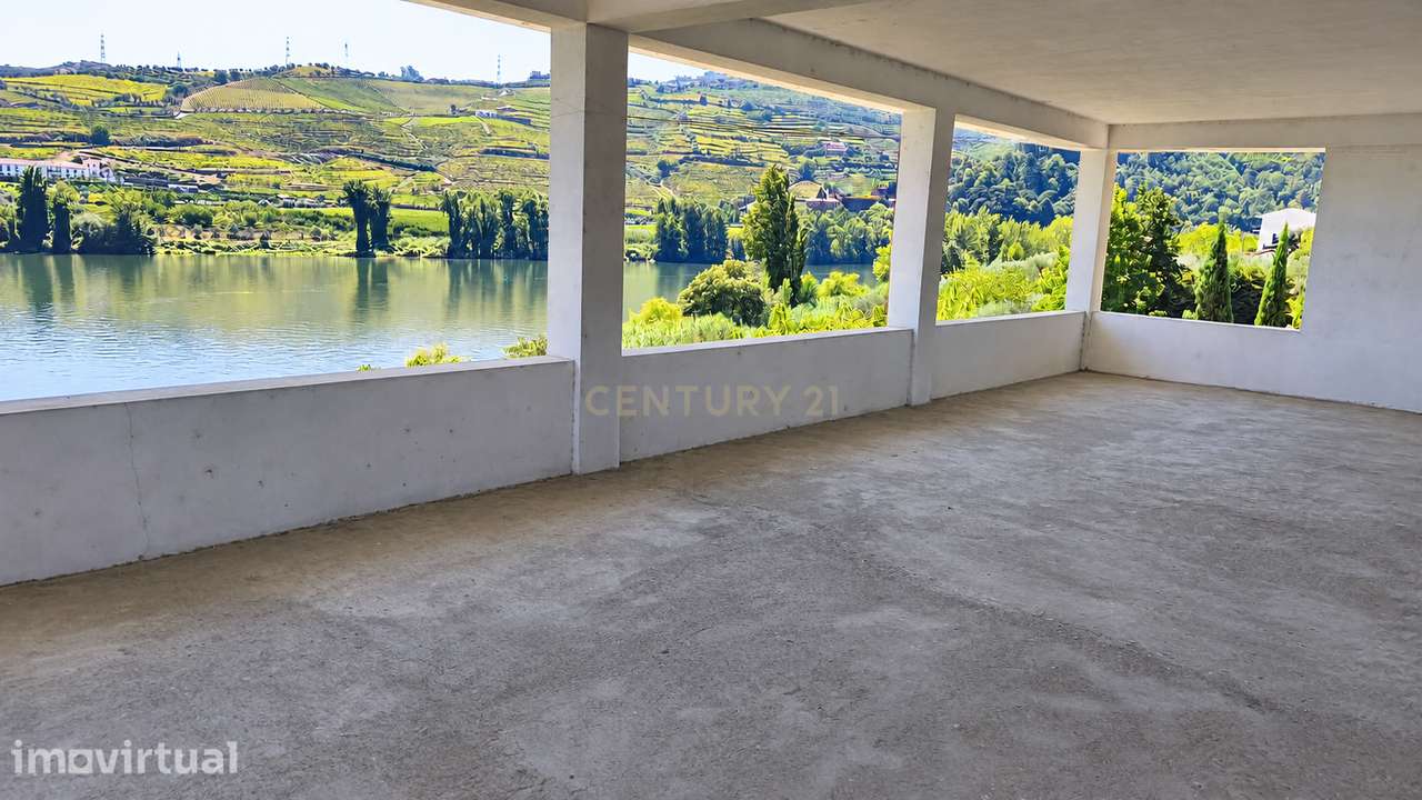 MORADIA V4 NO PESO DA RÉGUA COM ACESSO DIRETO AO RIO DOURO - Grande imagem: 4/18
