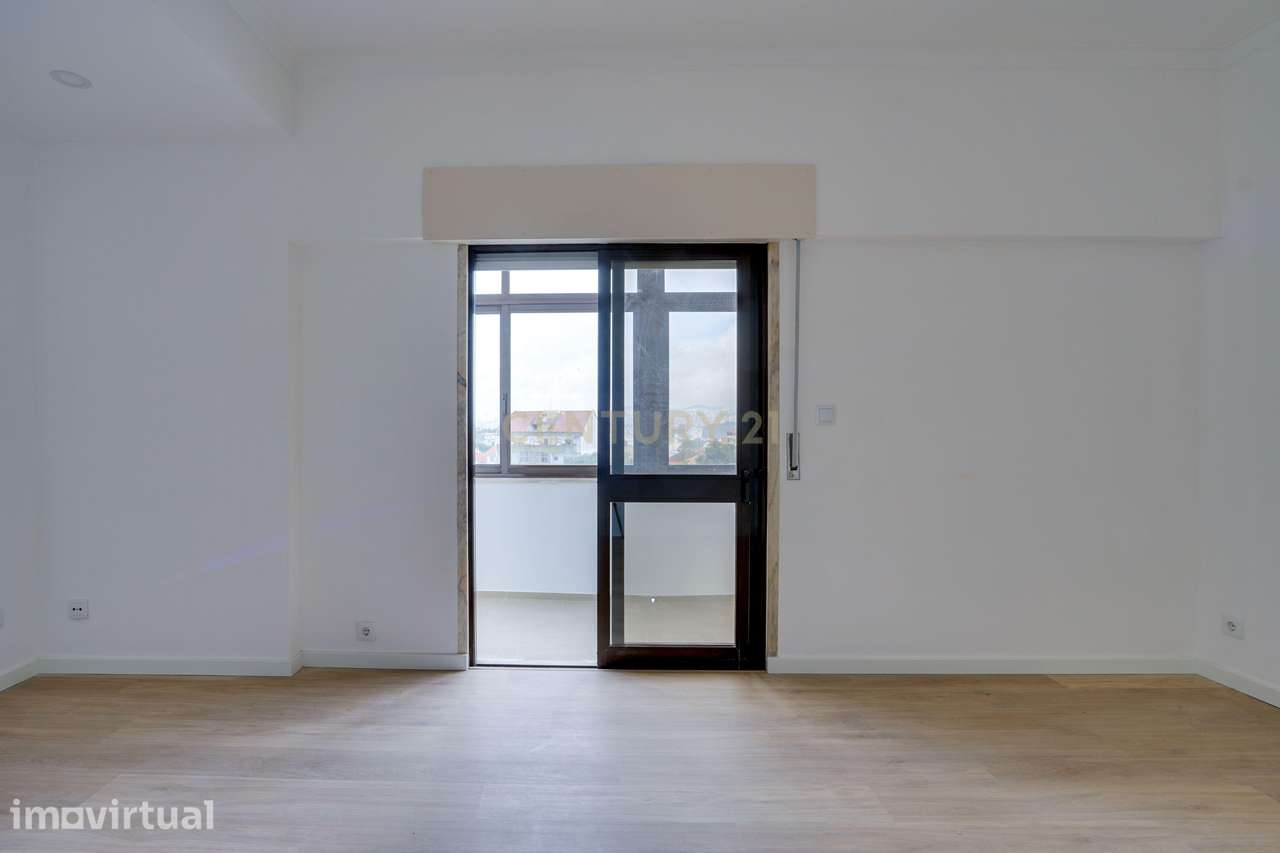 Apartamento Renovado T3 em Camarate, com Vista Panorâmica - Grande imagem: 5/34