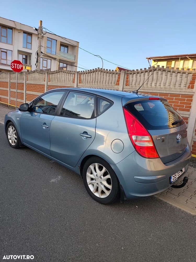 Hyundai i30 1.6 CRDi CLASSIC - 2