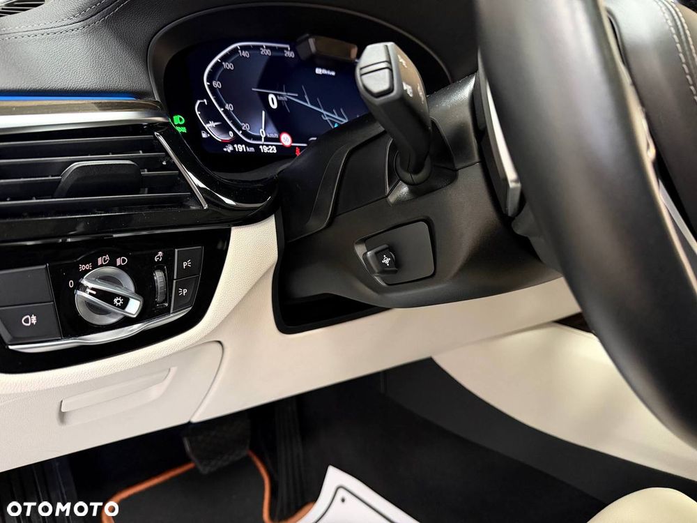 BMW Seria 5 530e PHEV M Sport - 25