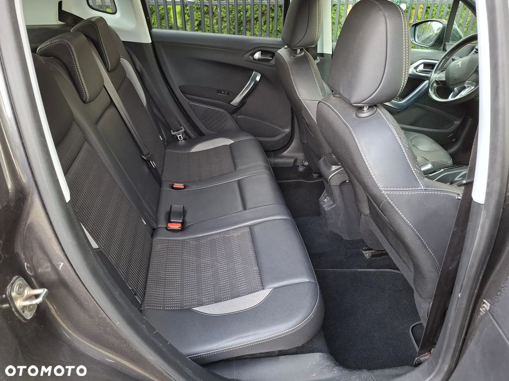 Peugeot 2008 PureTech 110 GPF Stop&Start EAT6 Allure - 14