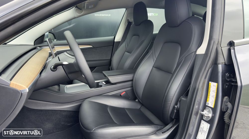 Tesla Model 3 Standard Range Plus RWD — fotografia 12
