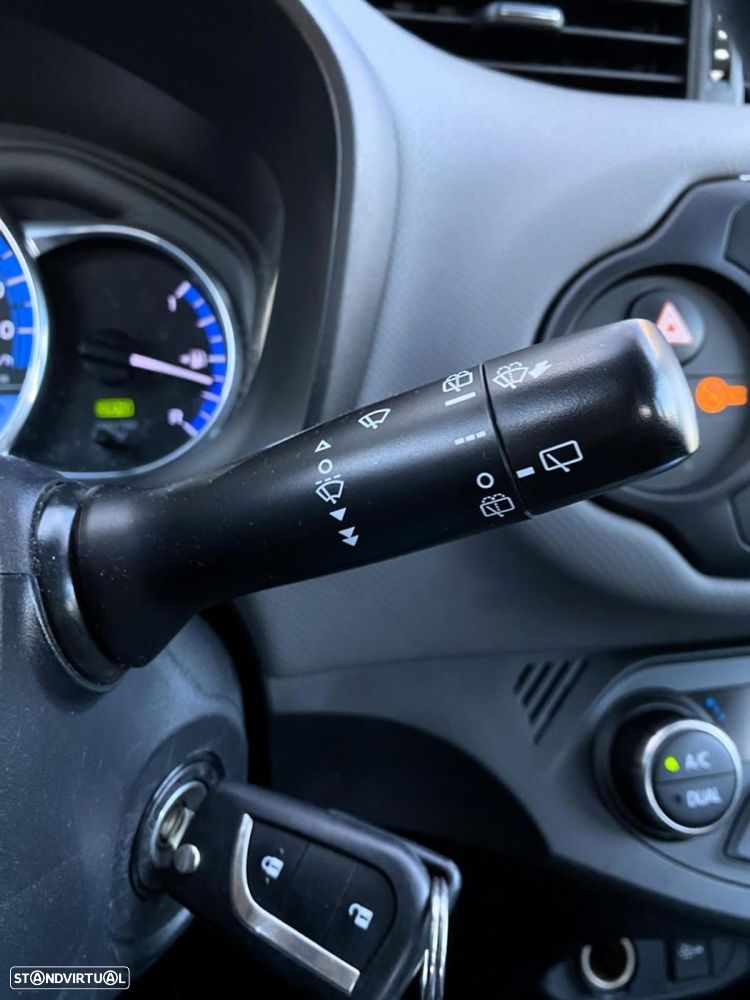 Toyota Yaris 1.5 HSD Active - 12