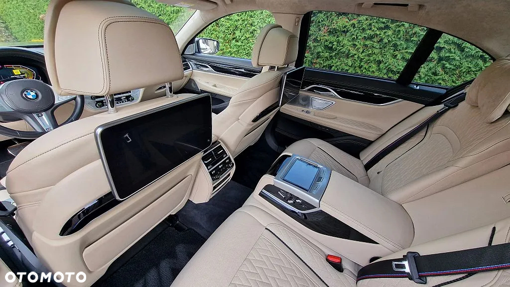 BMW Seria 7 750i xDrive sport - 22