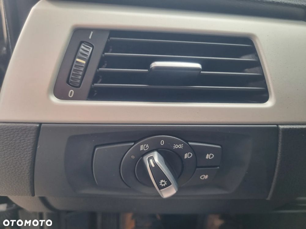BMW Seria 3 318d DPF Edition Sport - 27