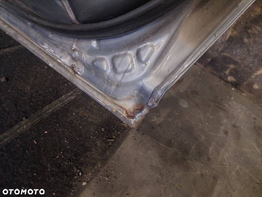 DRZWI KOMPLETNE LEWY TYŁ TOYOTA AVENSIS T25 HB 5D 1E5 - 6
