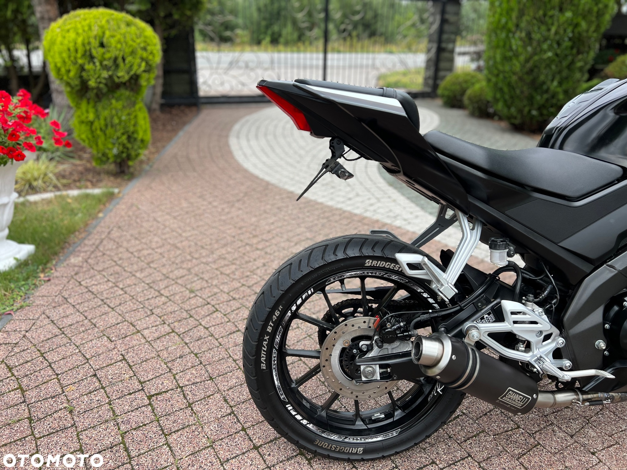 Yamaha YZF - 8