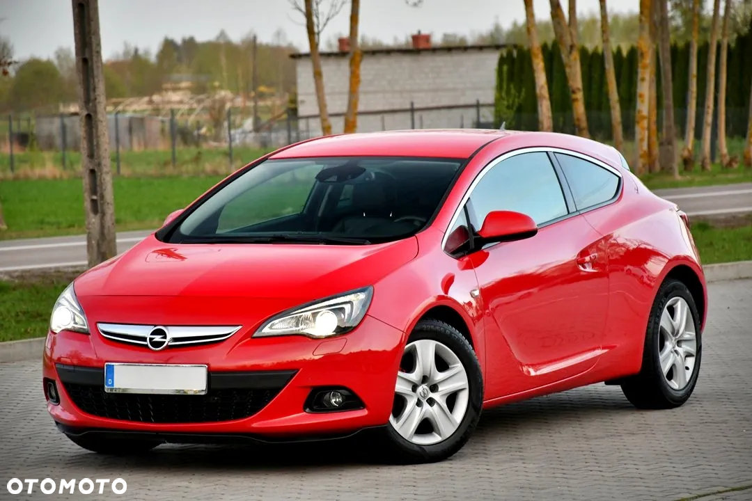 Opel Astra III GTC 1.6 T Cosmo - 12