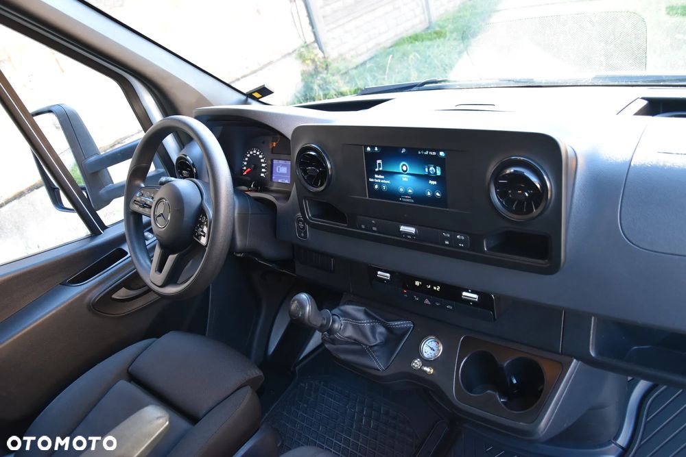 Mercedes-Benz Sprinter - 12