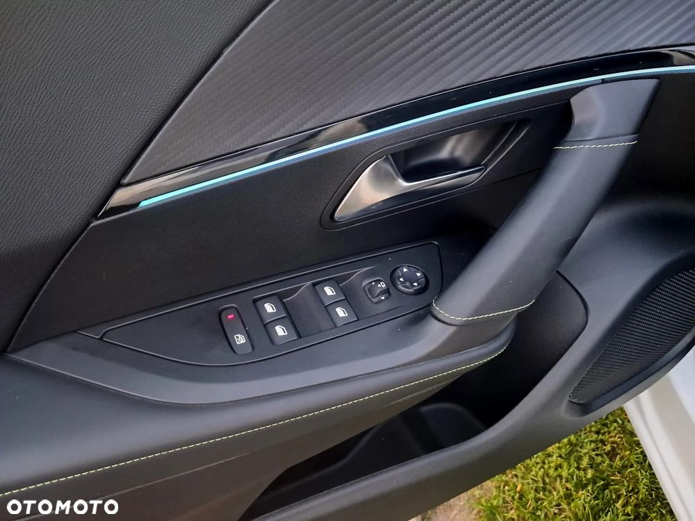 Peugeot 2008 PureTech 130 EAT8 GT - 27