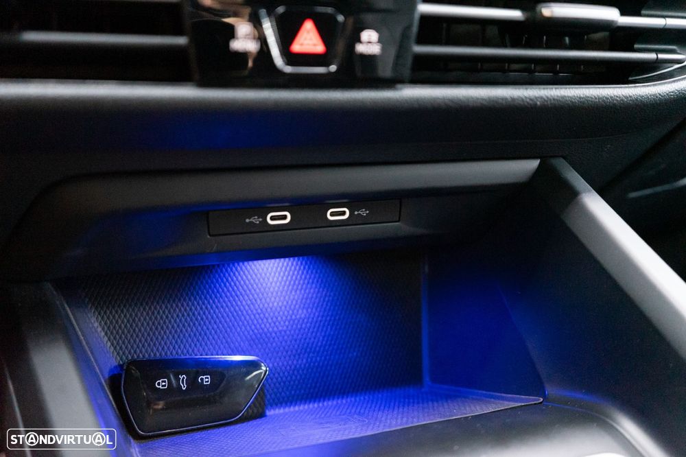 VW Golf Variant 2.0 TDi R-Line DSG - 38