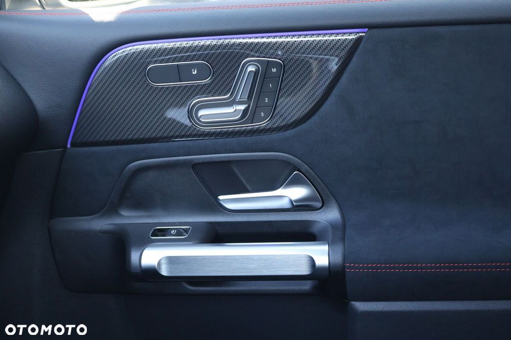 Mercedes-Benz GLB - 26