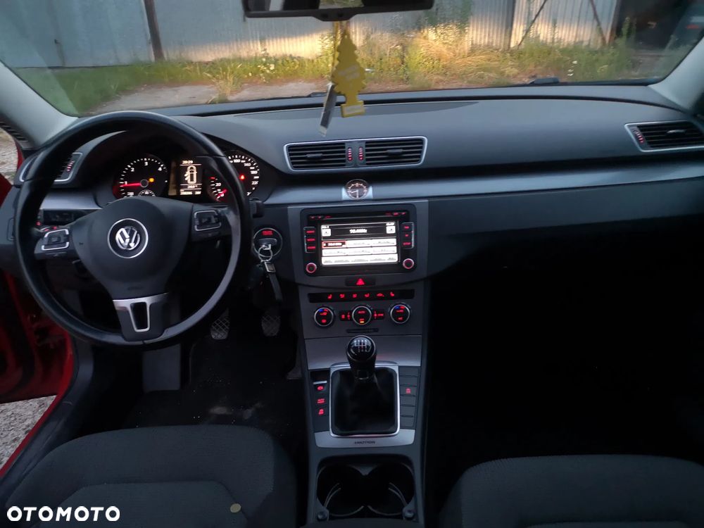 Volkswagen Passat - 19