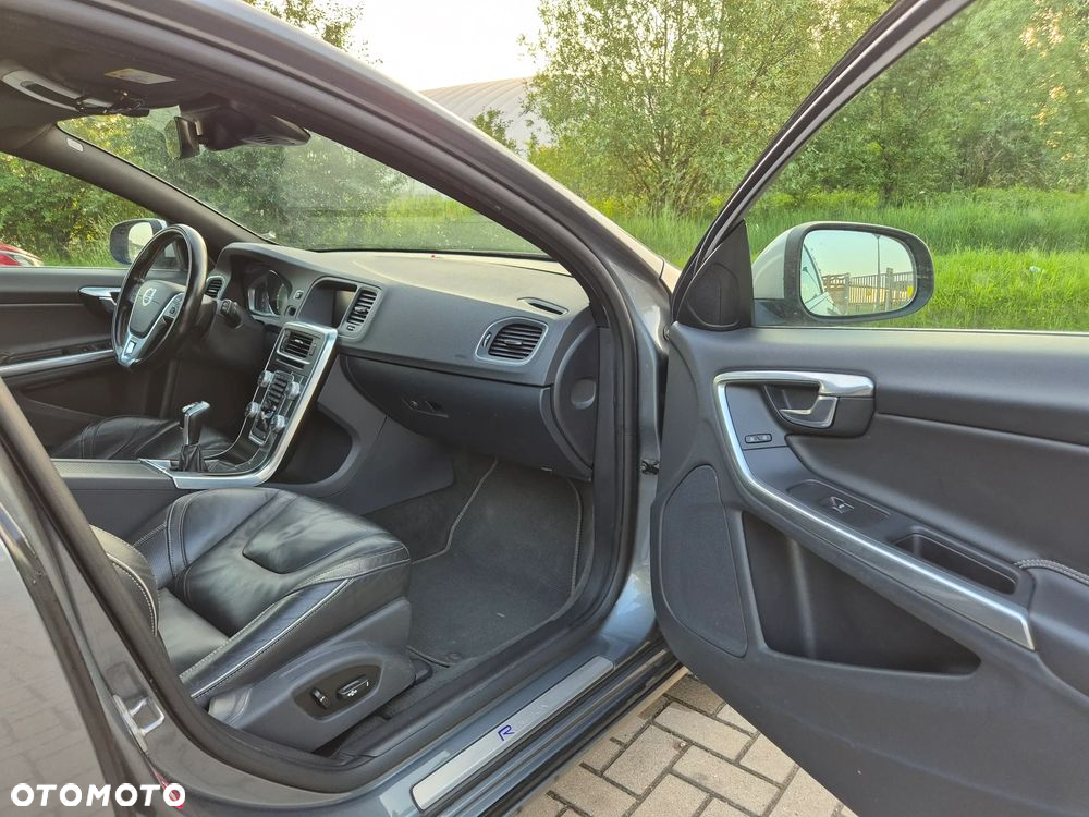 Volvo V60 D4 Drive-E R-Design Momentum - 24