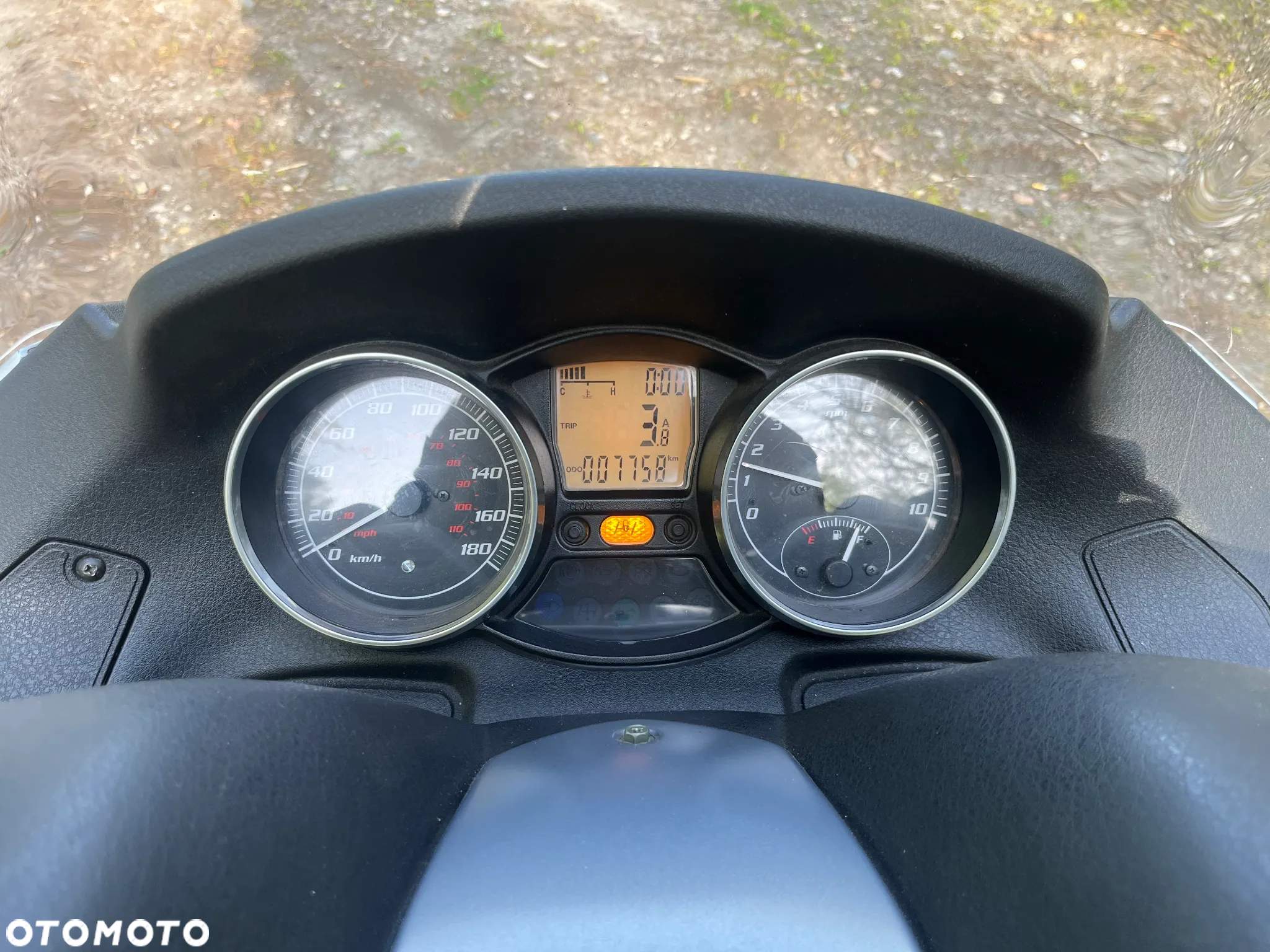Piaggio MP-3 - 9